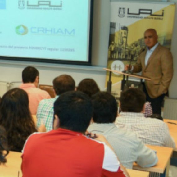 Investigador asociado de CRHIAM expone en seminario sobre aguas servidas de la UAI