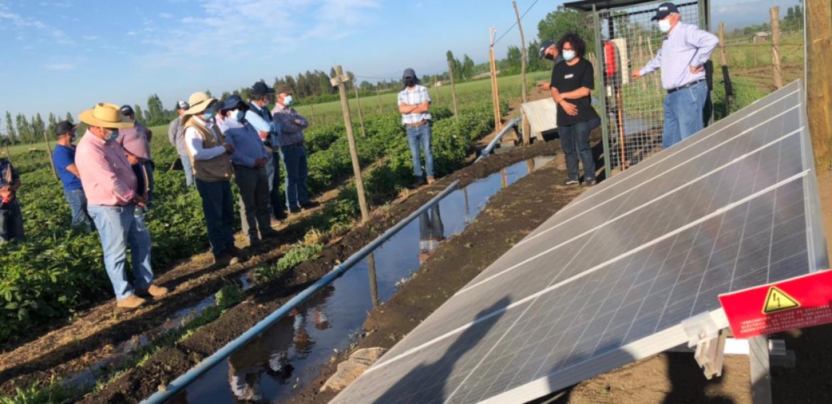 Parceleros de INDAP recibieron capacitación sobre riego con energía solar