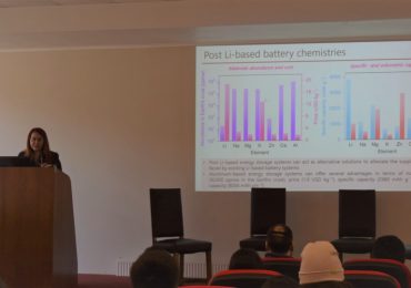 Académica de la Universidad de Toronto realizó charla sobre la explotación de las tierras raras en Chile