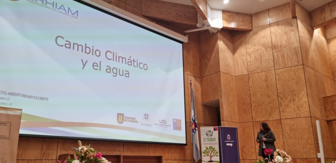 Ñubleduca 2022: colaboradora de CRHIAM participó realizando una charla sobre el cambio climático