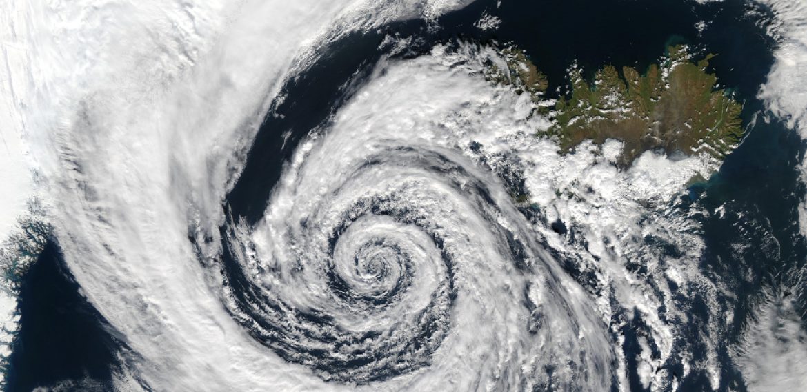 Investigadora postdoctoral de CRHIAM realizó charla sobre la hidrometeorología