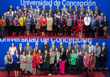 Universidad de Concepción reconoce trayectoria de 25 y 30 años de trabajadores y trabajadoras