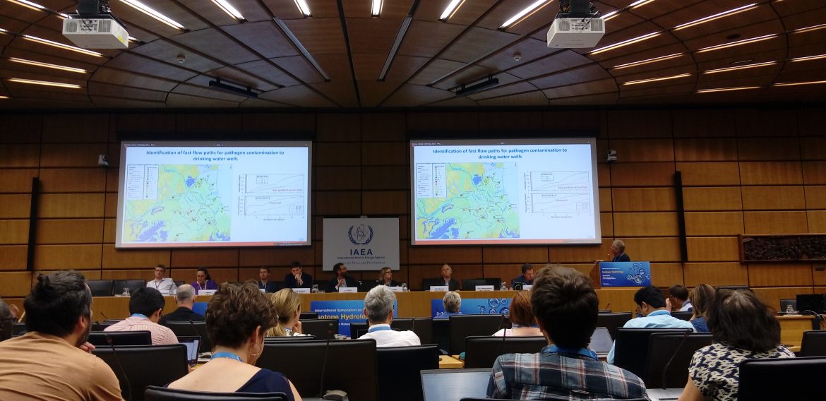 Dr. Ricardo Oyarzún presenta investigación en el 16º Simposio de Hidrología Isotópica en Viena