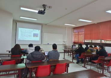 Colaborador CRHIAM imparte charla sobre legislación del agua para estudiantes de Ingeniería Civil Metalúrgica