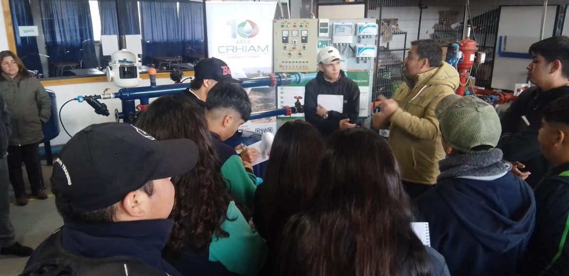 Encuentro educativo en el Liceo Agrícola El Carmen promueve el conocimiento sobre riego y energías renovables