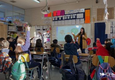 Estudiantes de doctorado realizan charla sobre huella hídrica para alumnos de 4to básico