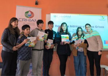 Integrante de CRHIAM realiza Taller de Ciencia sobre reúso de aguas grises en a Escuela Miguel José Zañartu Santa María