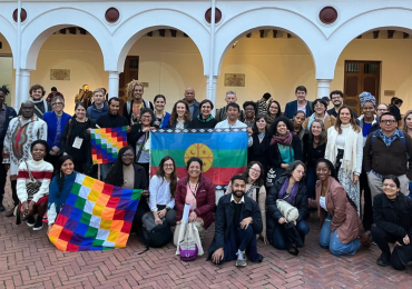 Doctoras Amaya Álvez y Camila Bañales presentaron sus investigaciones sobre el agua en el pueblo Mapuche en conferencia internacional