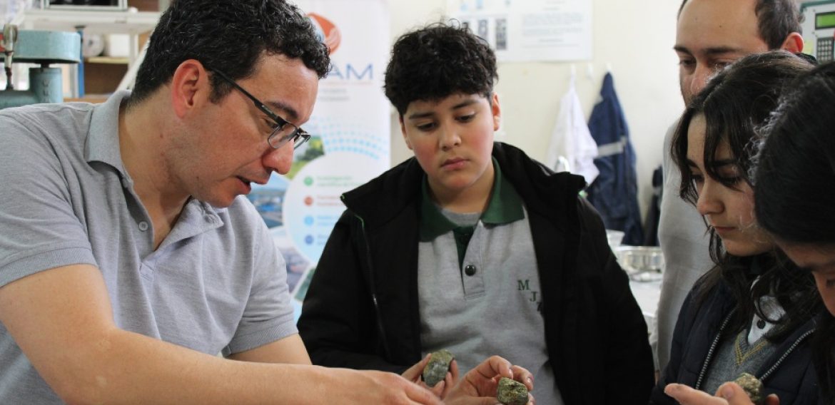 Escolares realizaron pasantía científica para aprender sobre uso de agua en procesos mineros