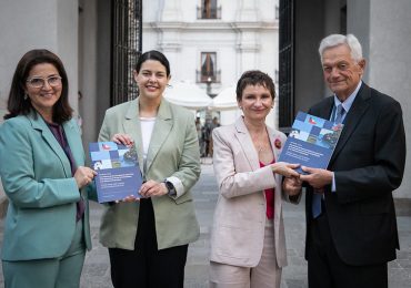 Investigadora CRHIAM participó en entrega de informe para la Política de Descentralización de Chile