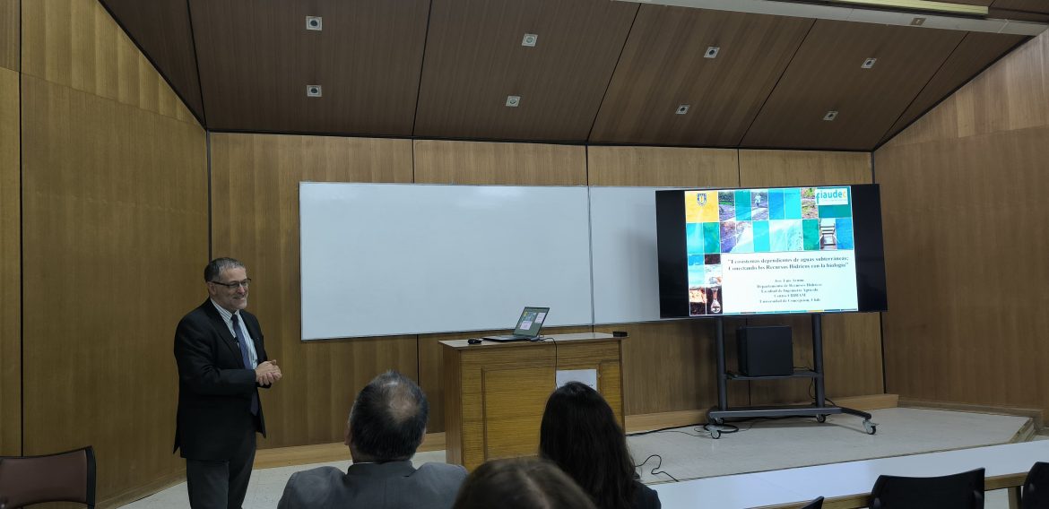 Dr. José Luis Arumí dicta charla inaugural de Escuela de Verano de la Facultad de Ciencias Biológicas UdeC